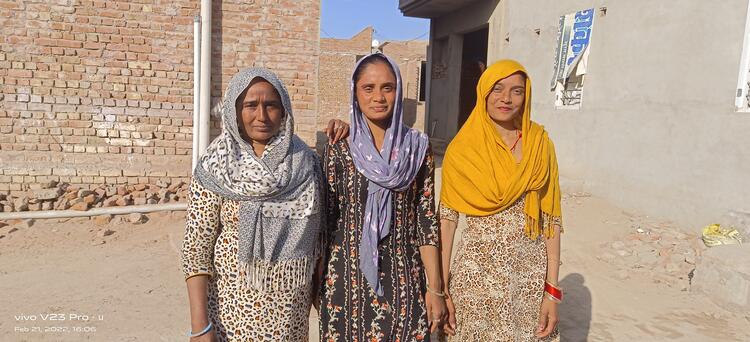 Sansi women